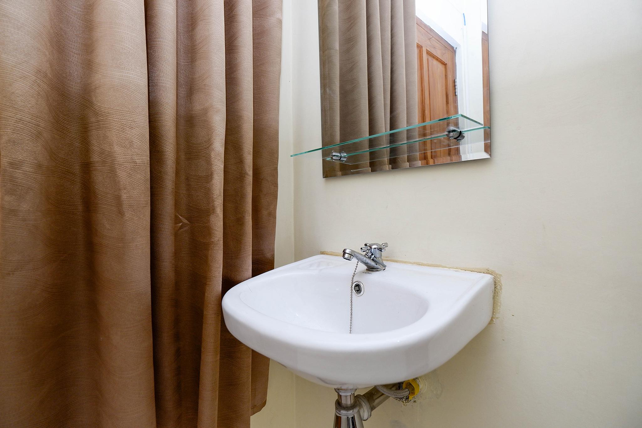 Super Oyo Capital O 2258 Santana Syariah Guest House Kartosuro Exterior photo