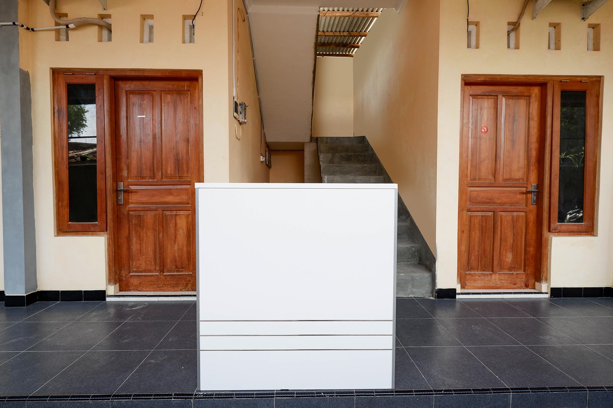 Super Oyo Capital O 2258 Santana Syariah Guest House Kartosuro Exterior photo