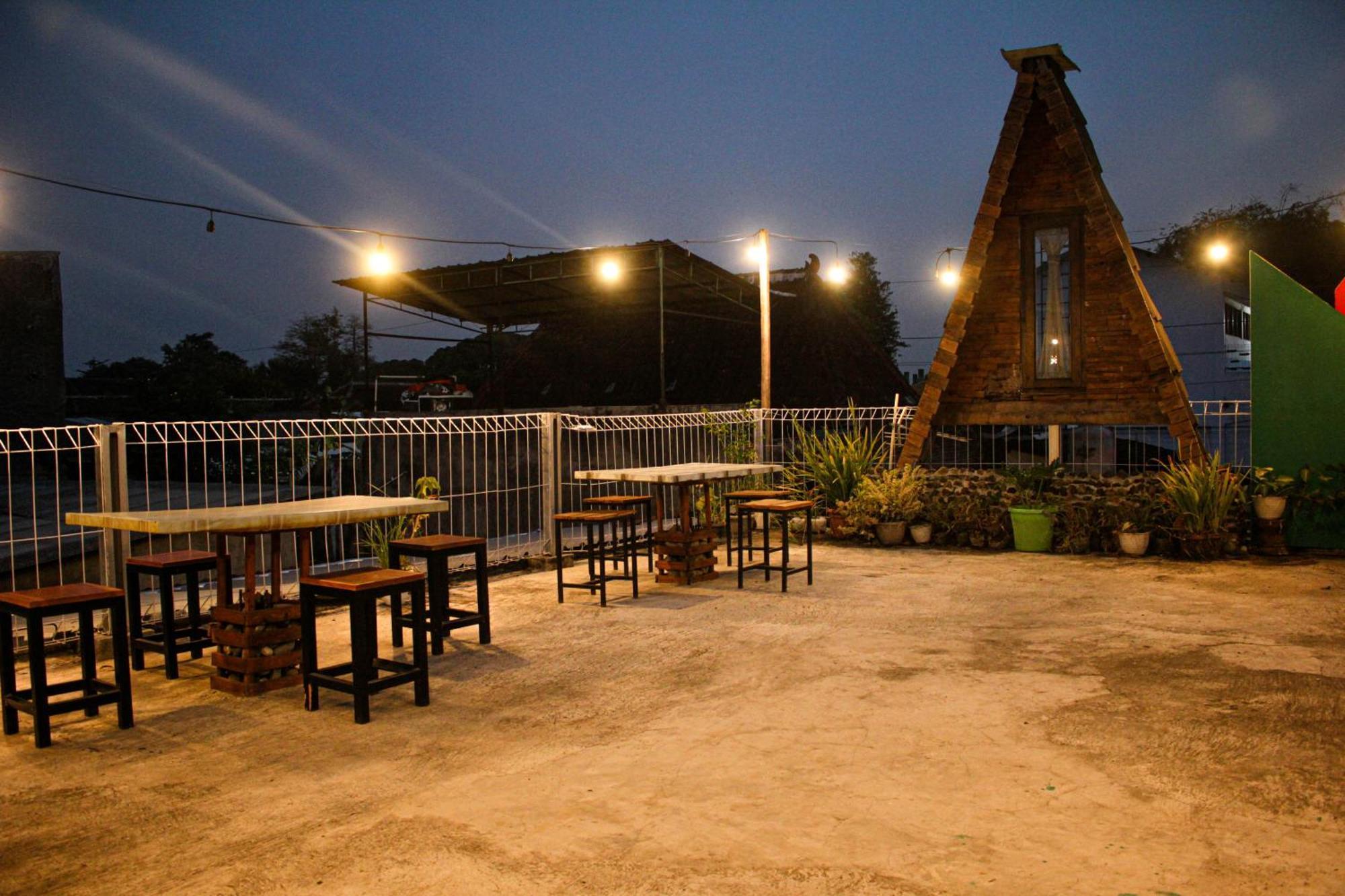 Super Oyo Capital O 2258 Santana Syariah Guest House Kartosuro Exterior photo