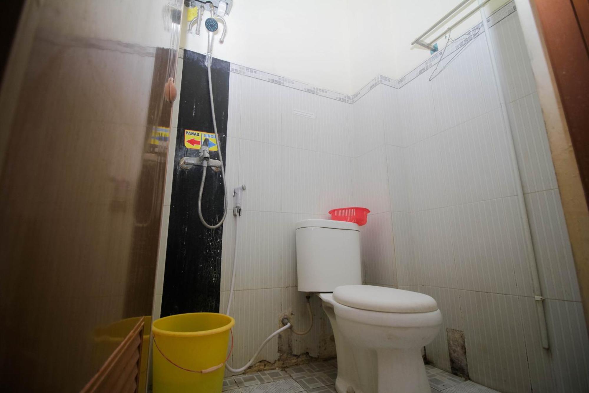 Super Oyo Capital O 2258 Santana Syariah Guest House Kartosuro Exterior photo
