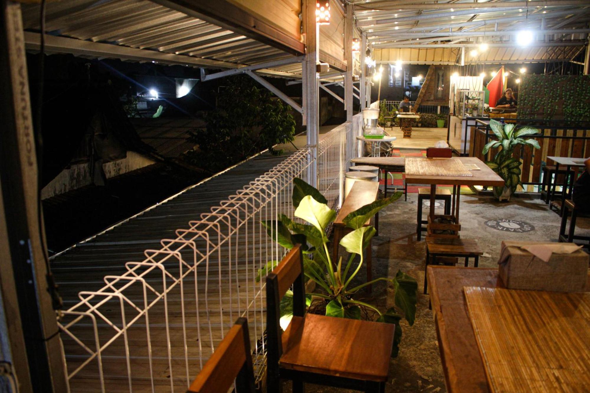 Super Oyo Capital O 2258 Santana Syariah Guest House Kartosuro Exterior photo