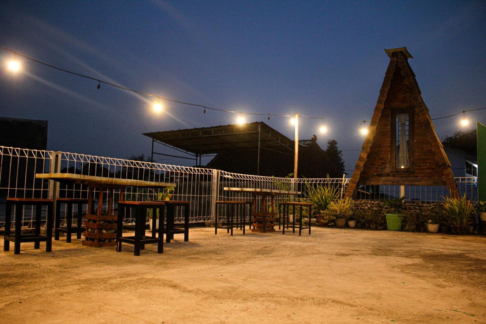 Super Oyo Capital O 2258 Santana Syariah Guest House Kartosuro Exterior photo