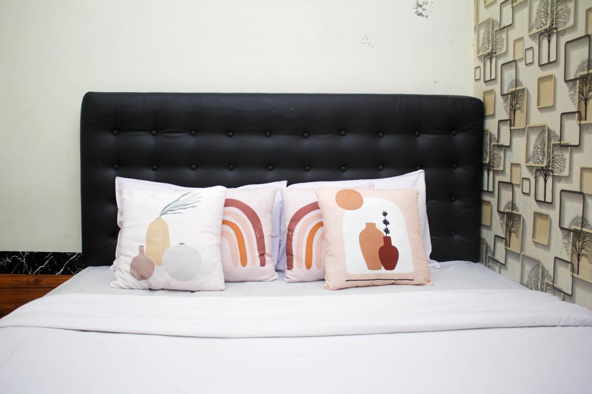 Super Oyo Capital O 2258 Santana Syariah Guest House Kartosuro Exterior photo