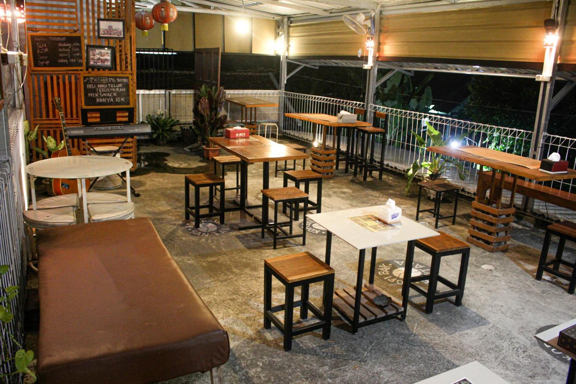 Super Oyo Capital O 2258 Santana Syariah Guest House Kartosuro Exterior photo
